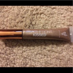 Younique Beachfront Liquid Shadow “Redondo”